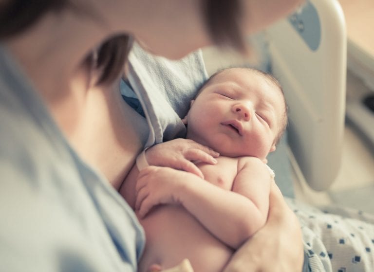 Newborn’s First Bath - Halthy mom and baby