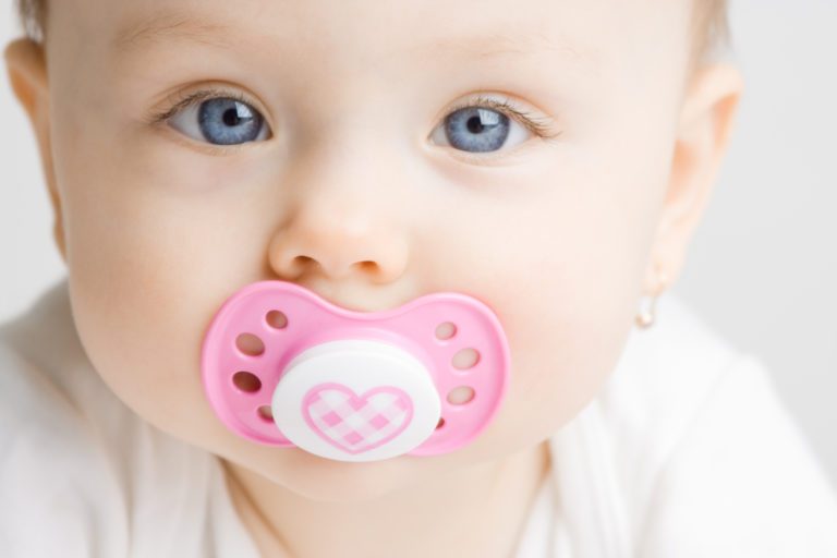 Pediatricians Recommend Using Pacifiers with Baby from Birth